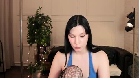 Mia online show from April 1, 1:41 pm