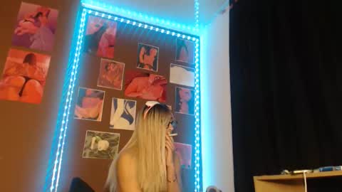 doeschi_fox online show from April 20, 3:09 am