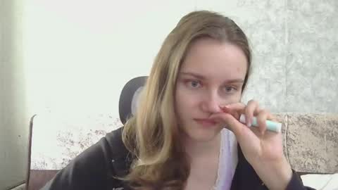 dolcezza_ online show from June 3, 11:57 am