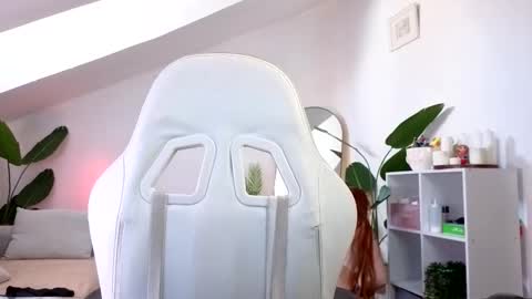 Snapshot of doll_lesli chatting on October 12, 9:35 am Your doll Lesli online show from October 12, 9:35 am