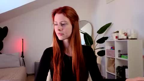 Snapshot of doll_lesli chatting on September 13, 6:27 am Your doll Lesli online show from September 13, 6:27 am