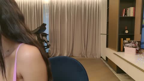 Lexi online show from February 6, 3:15 pm