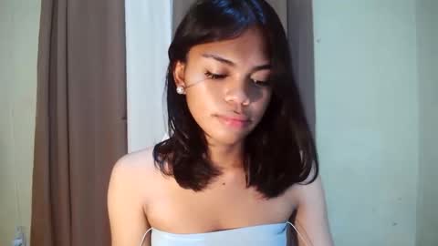 Snapshot of dolly_angel2 chatting on December 23, 6:15 pm dolly_angel2 online show from December 23, 6:15 pm