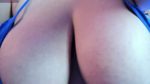 Call me Zoe  online show from May 11, 11:50 am