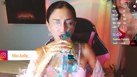 dollykelly_ online show from April 13, 12:04 am