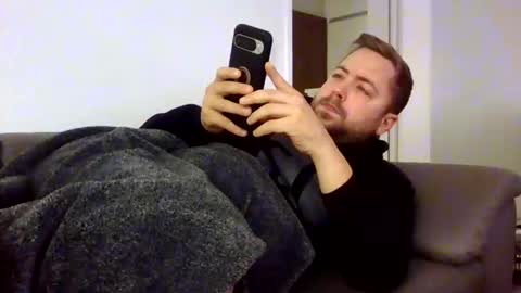 Snapshot of dombio_12 chatting on October 11, 11:15 am dombio_12 online show from October 11, 11:15 am