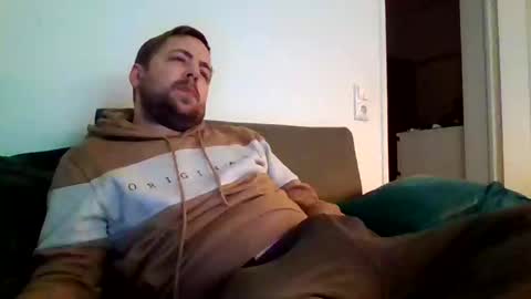 Snapshot of dombio_12 chatting on February 28, 8:18 pm dombio_12 online show from February 28, 8:18 pm