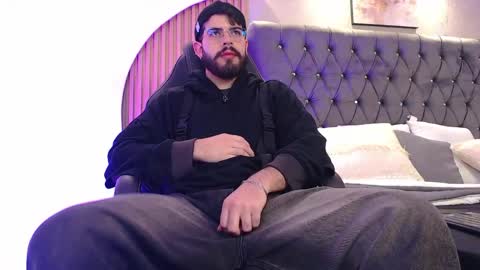 domboy  online show from May 24, 8:37 pm