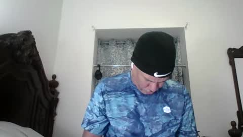 luis online show from May 15, 5:16 am