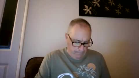 Snapshot of domjolly08 chatting on October 12, 8:32 pm David uk online show from October 12, 8:32 pm