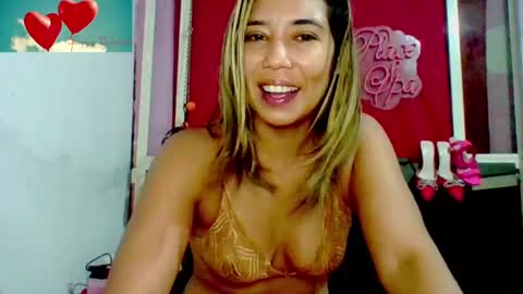 dona_tella online show from February 15, 6:33 am