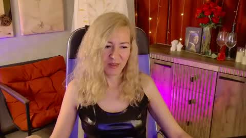 Donna online show from June 2, 7:38 pm