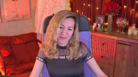 Donna online show from April 8, 8:12 pm