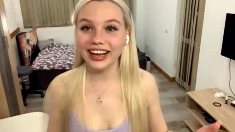 Snapshot of donnettakeblish chatting on October 30, 5:35 pm Stella online show from October 30, 5:35 pm