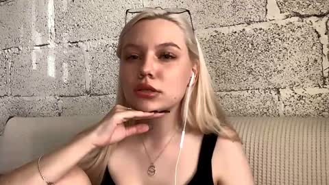 Snapshot of donnettakeblish chatting on October 16, 8:14 am Stella online show from October 16, 8:14 am