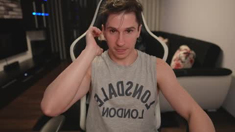 Dorian Reyes online show from April 6, 1:36 am