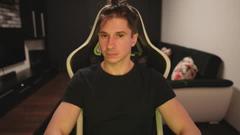 Dorian Reyes online show from March 26, 2:17 am