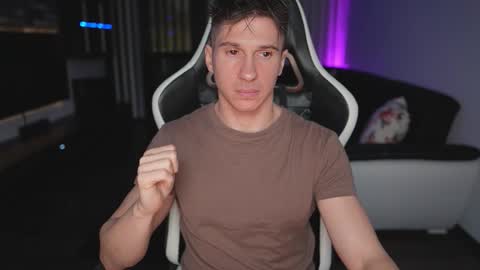 Dorian Reyes online show from December 20, 11:55 pm