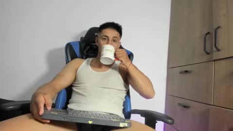 dorman_boy online show from March 25, 2:40 am