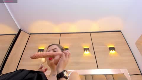  DOROTHY online show from December 3, 4:02 am