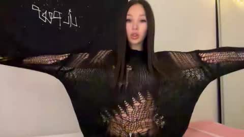 MOLLYYYY dont forget to give me a thumb up online show from October 30, 5:30 am