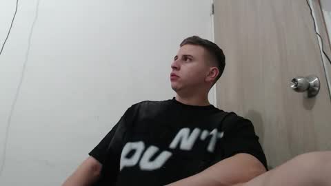 draco_boy2000 online show from January 12, 9:11 pm