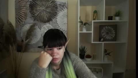Snapshot of dream_caster_ chatting on October 5, 12:35 pm dream caster online show from October 5, 12:35 pm