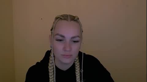 dream_dolly_ online show from October 9, 1:38 pm