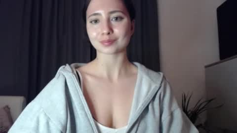 Nicole online show from November 20, 4:04 pm