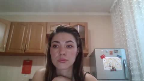 dream_petal_ online show from April 25, 1:41 pm