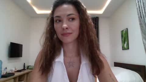 dream_petal_ online show from July 9, 7:34 am
