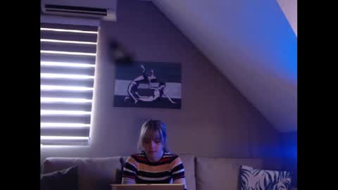 A girl online show from February 11, 11:20 am