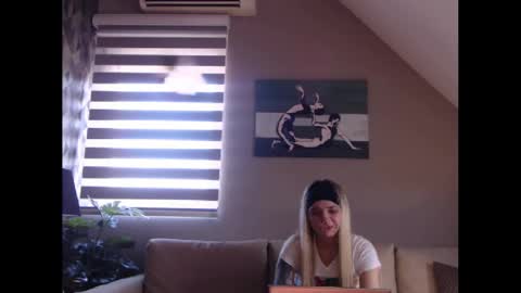 A girl online show from February 19, 11:28 am