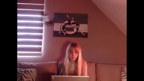 A girl online show from January 31, 8:11 am