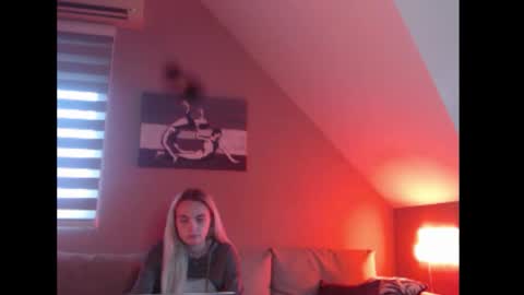 A girl online show from December 2, 8:02 am