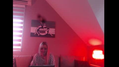 A girl online show from September 26, 6:54 am