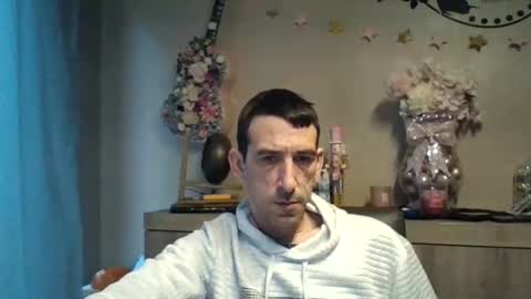 dreamguy38 online show from December 19, 9:05 am