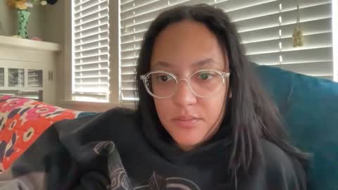 RIRI OR DREAMY online show from March 29, 3:13 pm