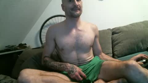 Snapshot of dresdenboy37 chatting on October 17, 9:30 pm Ronny online show from October 17, 9:30 pm