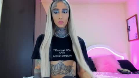 drippyorlove online show from February 18, 11:41 pm