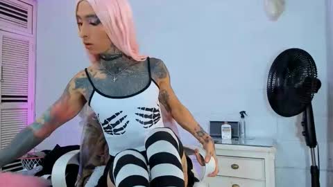 drippyorlove online show from March 18, 8:37 pm