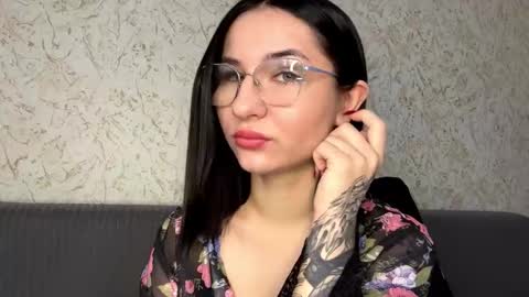 Polly day and Amelia night online show from December 19, 3:24 am