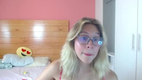 dulce__victoria__ online show from March 21, 1:00 am