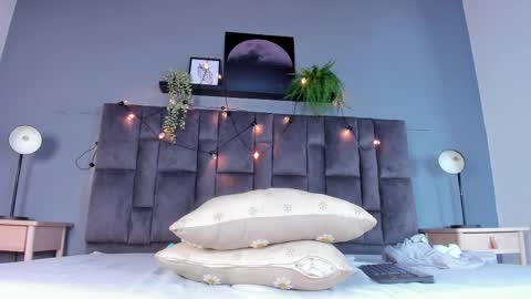 DULCE AURORA online show from May 15, 3:04 am