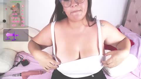 Emi  online show from February 24, 7:09 pm