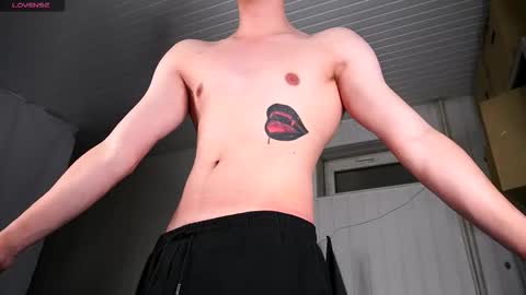 Dustyn online show from November 4, 4:52 pm