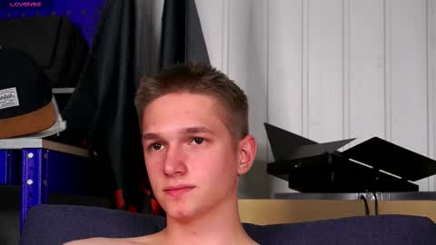 Dustyn online show from November 1, 5:01 pm