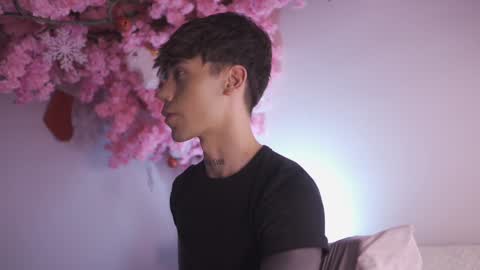 Snapshot of dwayne_xx chatting on December 17, 9:16 pm Dwayne xx online show from December 17, 9:16 pm