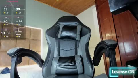dyla_n18_ online show from May 27, 9:34 pm