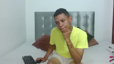 Snapshot of dylandevilx chatting on September 17, 11:19 pm Dylan.. online show from September 17, 11:19 pm